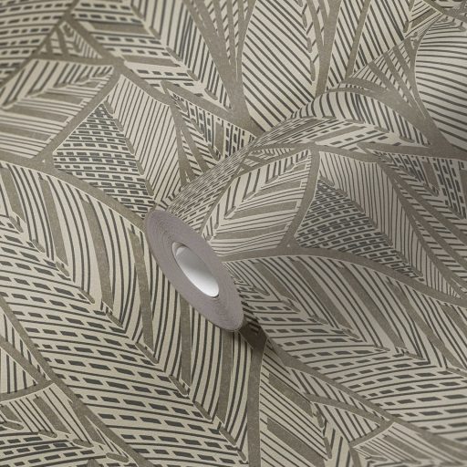 A botanika és a grafika találkozása -  nagyméretű levelek kissé naív mintája bézs fekete és bézsarany tónus tapéta