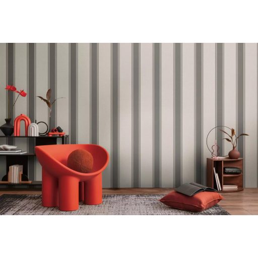 Klasszikus csíkos minta vékonyabb szegélyekkel texturált felülettel krém szürke/szürkésbézs tónus tapéta