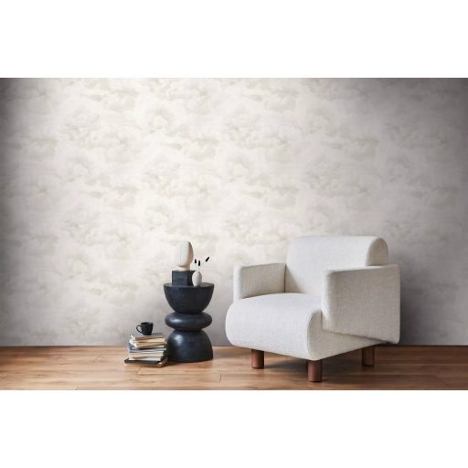 Légies és könnyed akvarell hatású gomolygó felhőmintázat halvány krémfehér és világosszürke tónus tapéta