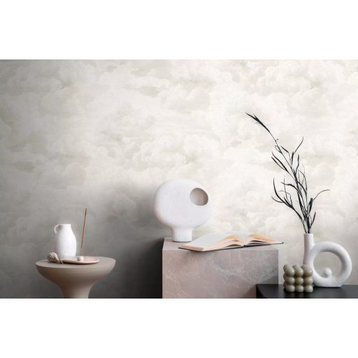 Légies és könnyed akvarell hatású gomolygó felhőmintázat halvány krémfehér és világosszürke tónus tapéta