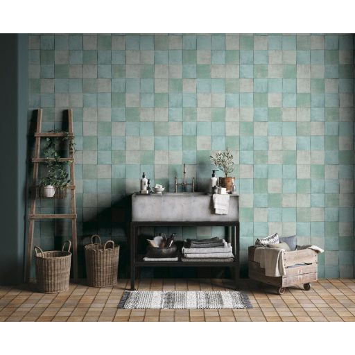 Rusztikus egyben rendet és ritmust teremtő mozaikminta törtfehér szürkéskék zöld türkíz és vízzöld tónusok tapéta