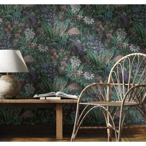 Változatos színes és buja vadvirágok káprázatos mintája fekete zöld és sokszínű tónus tapéta