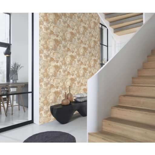 Organikus ritmusú természetes márványerezet és kopott freskó keresztezése meleg okker homokos-arany  krémfehér és ezüstszürke tapéta