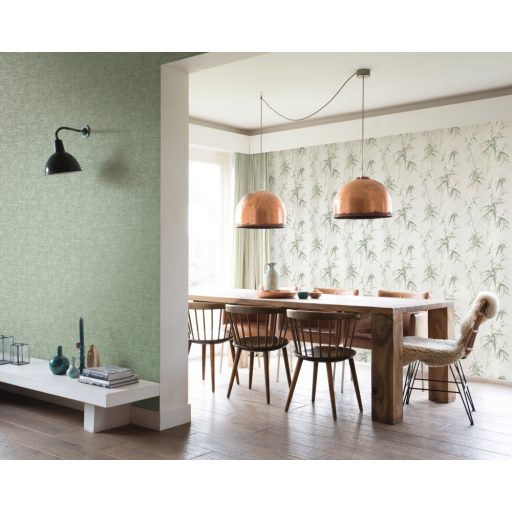 Bambuszmotívum természetes szépségében texturált háttéren törtfehér bézs zöld ezüst tapéta