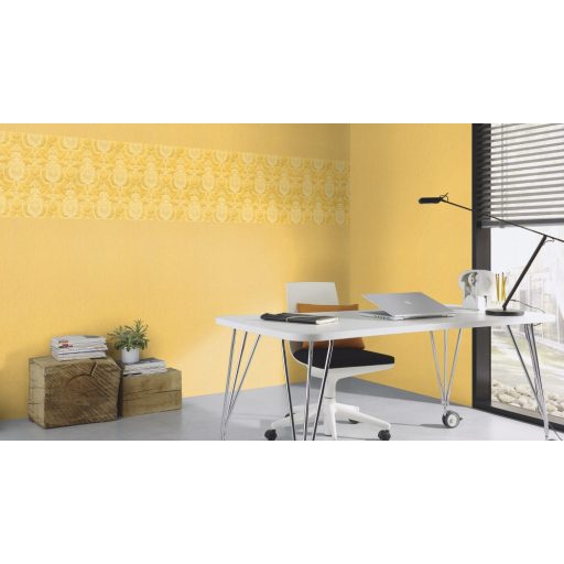 Finoman csillogó egyszínű melírozott aranysárga tapéta