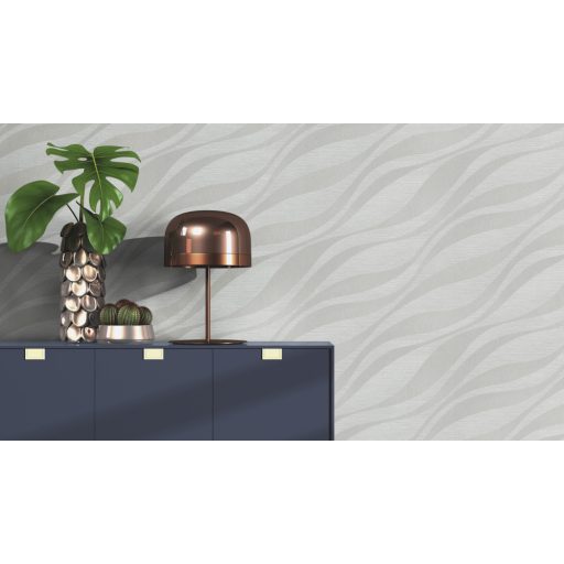 Finom vonalakkal kialakított széles 3D hullámminta dombornyomott struktúra szüstszürke és ezüst tónus fémes csillogás tapéta