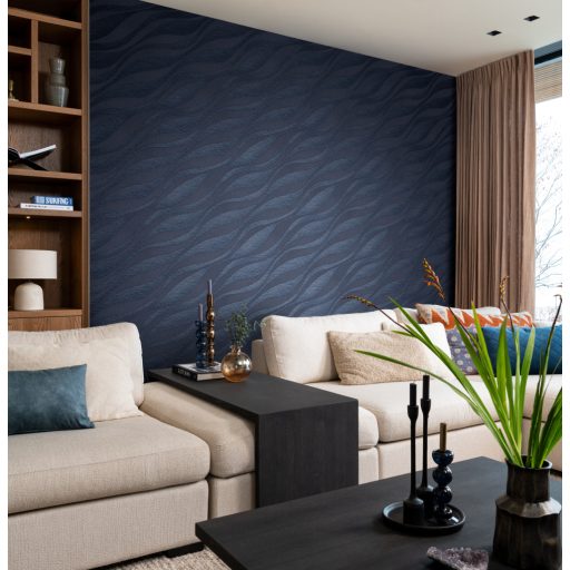 Finom vonalakkal kialakított széles 3D hullámminta dombornyomott struktúra antracit és éjkék tónus fémes csillogás tapéta