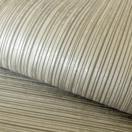 Csíkos mintázatú domborított felületű minta fémes kiemelésekkel bézs homokszín barna és arany tónus tapéta