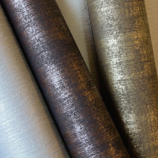 Kézzelfogható és vizuális élmény! Dombornyomott minta speciális csillogó hatással óceánkék lila és roségold/bronz tónus tapéta