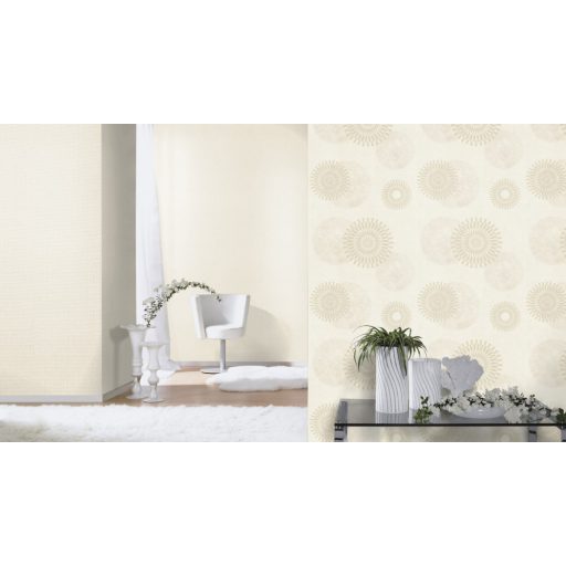 Egyedi művészi körmotívum beton háttéren krémfehér bézs szürkésbézs fémes bézsarany tapéta