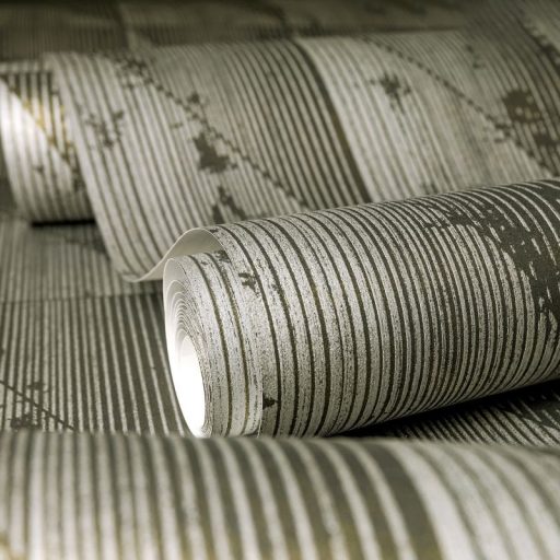 Váltakozó háromszögek kopottas megjelenésben meg-megszakadó vonalakkal ezüstszürke antracit és csillogó fémes arany tapéta