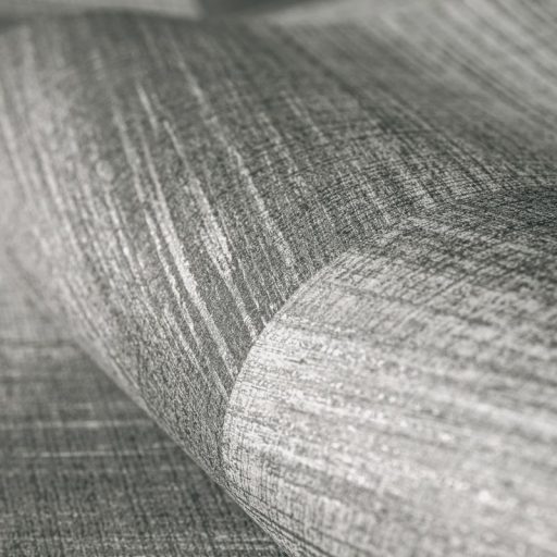 Halszálkába rendezett elegáns és természetes fa textúra mintázat szürke és ezüstszürke tónus finom fémes hatás tapéta