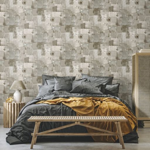 Festékrétegek átfedésében repedezett csillámló felületű töredezett grafikus minta szürke barna szürkésbarna és fehér tónus tapéta