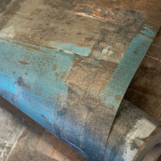 Festékrétegek átfedésében repedezett csillámló felületű töredezett grafikus minta szürke barna szürkéskék türkiz és fehér tónus tapéta