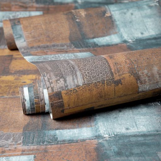 Festékrétegek átfedésében repedezett csillámló felületű töredezett grafikus minta kék bronz fehér vöröses és rozsdabarna tónus tapéta