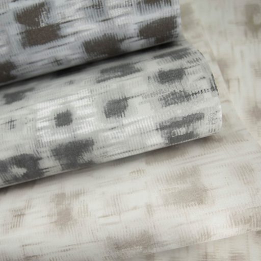 Monokróm Ikat minta elmosódó geometriai formákkal lenszín krémfehér pezsgő és halvány bézs tónus tapéta