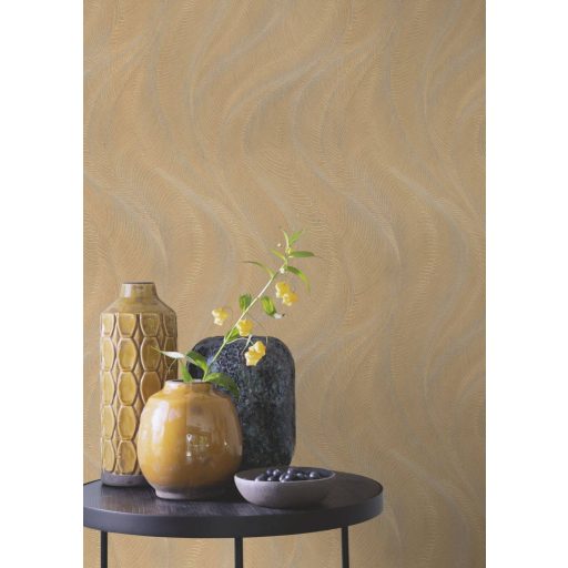 Finoman hullámzó texturált minta a homokdűnék eleganciájával homokszín szürkésbarna ezüst és arany tónus finom mintafény tapéta
