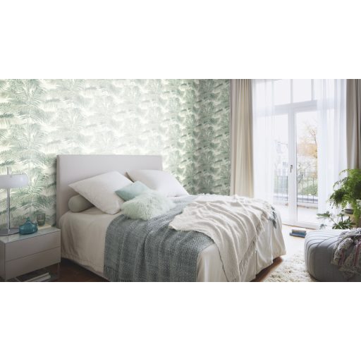 Egzotikus pálmalavelek pompáznak a falon fehér és zöld árnyalatok tapéta