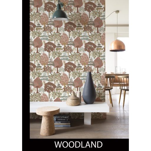 Erdei séta fantáziadúsan megrajzolt fák között textil háttéren krémfehér piros zöld és aranysárga tónus tapéta