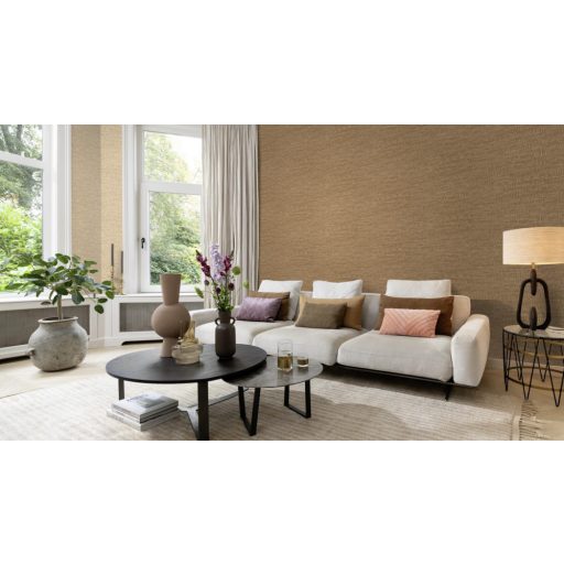 Skandináv és természetes megjelenésű a fa kérgére emlékeztető grafikus minta világos sárgaréz és barna tónus tapéta