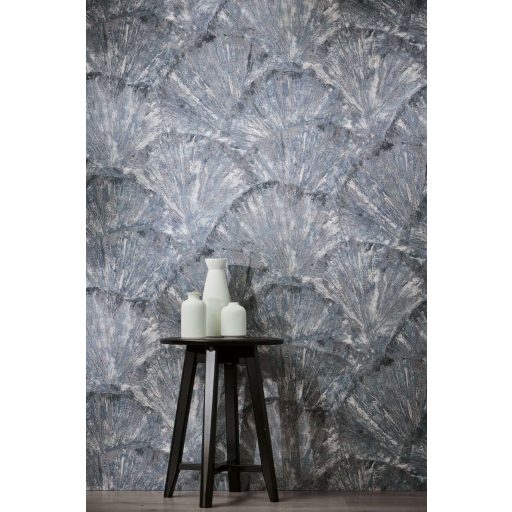 Drámai mégis meditatív art deco ihletésű legyező motívum mélykék szürkésbarna agyagszürke és ezüstszürke tónus fémes hatás tapéta