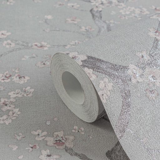 A Japandi stílus csúcsa! Varázslatos japán cseresznyevirágzás lágy szürkéskék halvány rózsaszín fehér és ezüst tónus fémes hatás tapéta