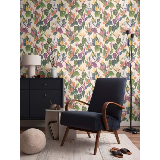 Dekoratív trópusi virágminta flamingóvirággal és Monsterával krémszín rózsaszín sárga narancs mély és világoszöld tónus tapéta