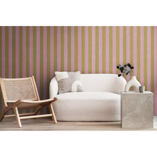 Elegáns és merész csíkos minta modern strukturált háttéren aranyló olívzöld és lágy rózsaszín tónus tapéta