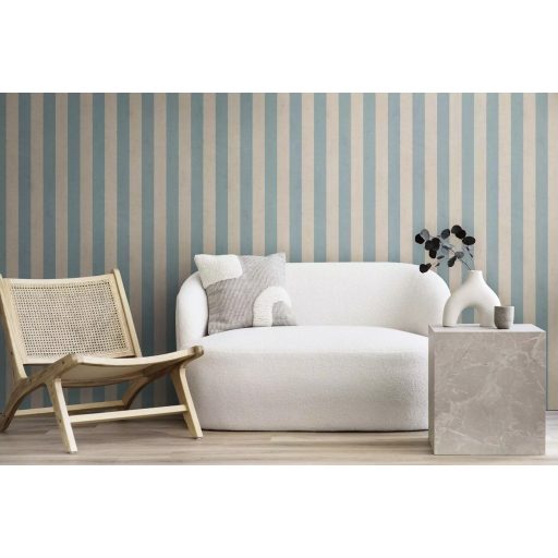 Elegáns és merész csíkos minta modern strukturált háttéren bézs és hűvös friss kék tónus tapéta