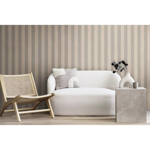 Elegáns és klasszikus csíkos minta modern strukturált háttéren bézs és szürke tónus tapéta