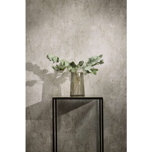 Vakolt fal hatású patinás koptatott felületű vintage struktúrminta halvány bézs szürke és szürkésbézs tónus fémes hatás tapéta