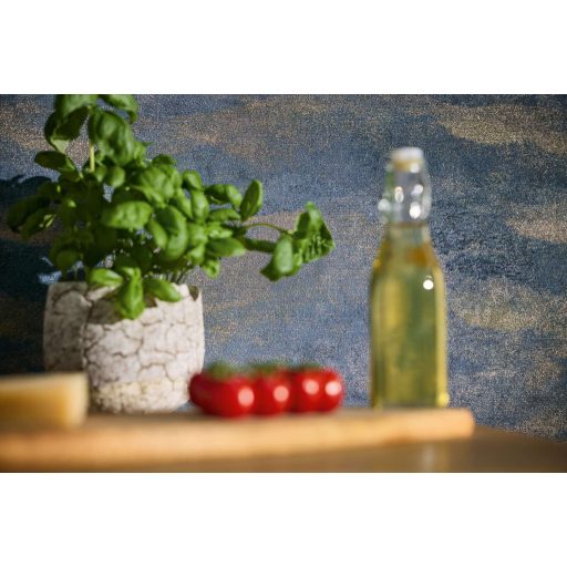 Légies álomszerű és festői felhőmintázat impresszionista stílusjegyekkkel lágy kék rózsaszín/roségold és arany tónus fémes hatás tapéta