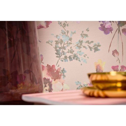 Nosztalgikus hangulatú akvarell romantikus virágminta barack rózsaszín lila sárga és zöldeskék tónus tapéta