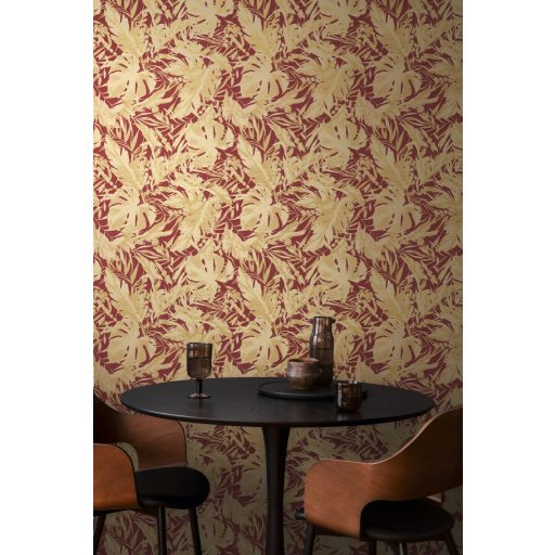 A városi dzsungel sűrűje! Luxus és dráma trópusi levelekkel parázsló bordó és fényűző arany tónus fémes hatás tapéta