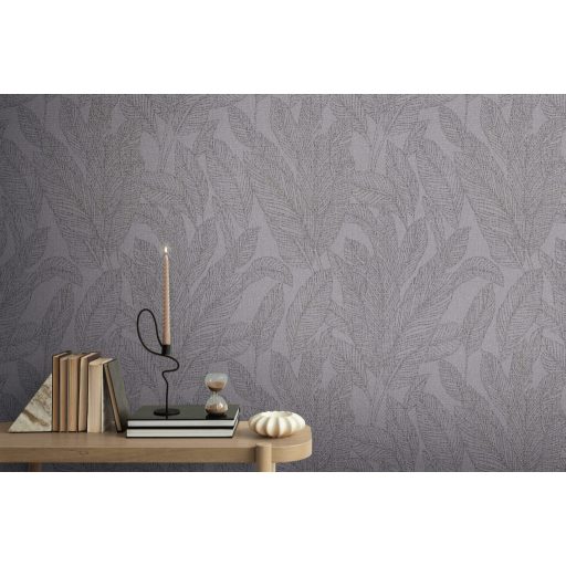 A letisztult luxus megtestesítője - stilizált pálmalevél minta szürkésbarna szilvakék antracit és arany tónus fémes hatás tapéta