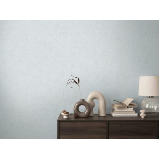 Apró szemcsés texturált egyszínű minta finom fénnyel pasztellkék/jégkék és arany/bézsarany tónus tapéta