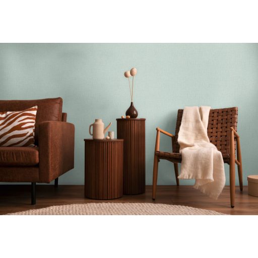 Szabálytalan foltok véletlenszerű szóródása textutált szövethatású minta halvány mentazöld és arany/aranybarna tónus fémes hatás tapéta