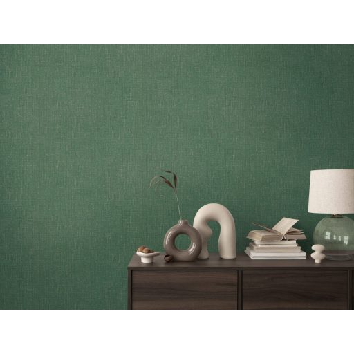 Szabálytalan foltok véletlenszerű szóródása textutált szövethatású minta mélyzöld és diszkrét arany tónus fémes hatás tapéta