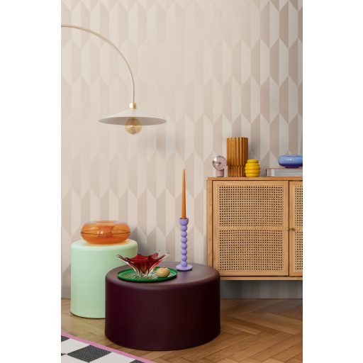 Geometrikus chevron minta kecses függőleges vonulata lágy bézs és krémszín tónus finom mintafény tapéta