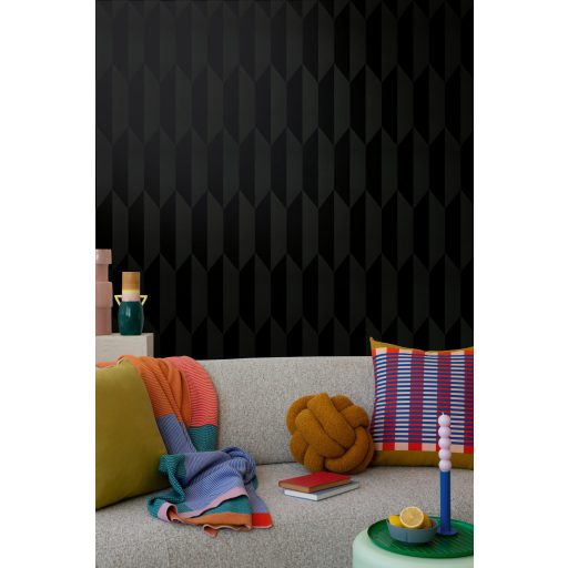 Geometrikus chevron minta kecses függőleges 3D vonulata antracit és fekete tónus finom mintafény tapéta