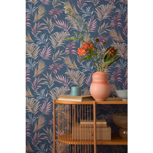 Egzotikus pasztell álom! Trópusi levelek akvarell mintája sötétkék rózsaszín karamell ezüstszürke és arany tónus finom fémes hatás tapéta