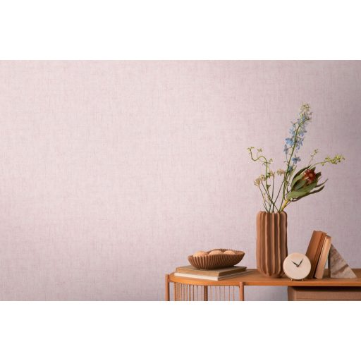 Keresztbe futó (ecset) vonásokkal kialakított lenvászon minta lágy rózsaszín és egy csipetnyi lia tónus tapéta