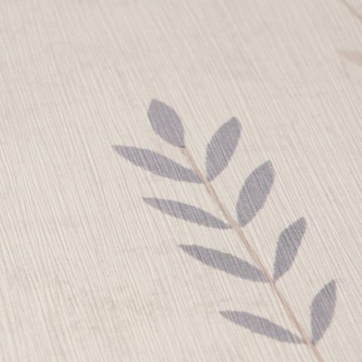 A természet költőisége - nemes és letisztult levélmotívum fehér hamvas lila zsályazöld és halvány bézs tónus tapéta