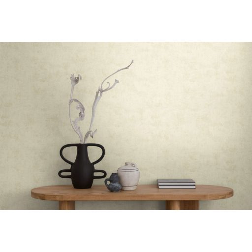 Antik pergamen vagy finoman koptatott mészkő? Mesteri mélységű struktúrált minta meleg vanília és sárgászöld tónus tapéta