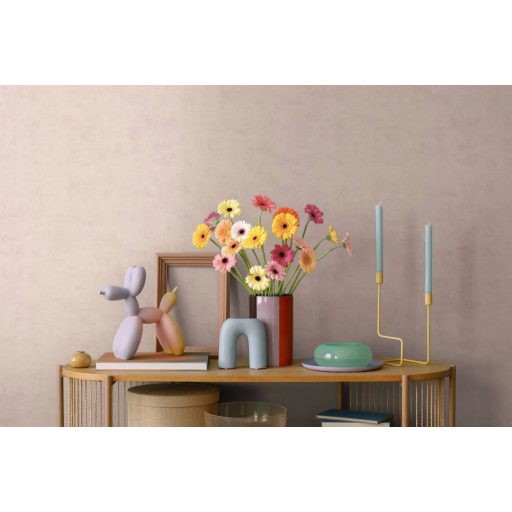 Antik pergamen vagy finoman koptatott mészkő? Mesteri mélységű struktúrált minta bézses-rózsaszín tónus tapéta