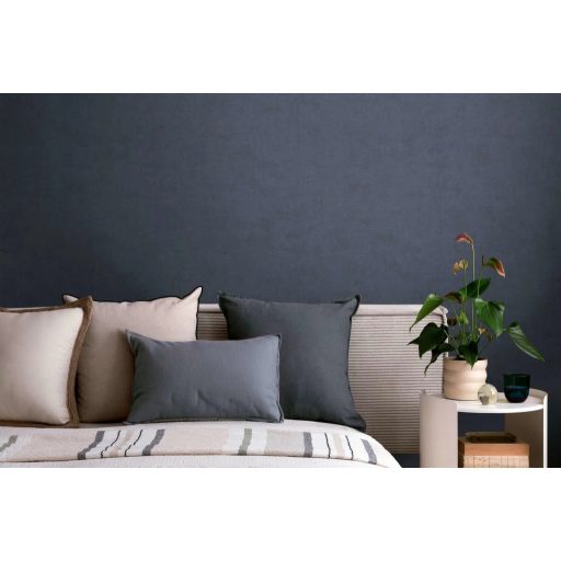 Antik pergamen vagy finoman koptatott mészkő? Mesteri mélységű struktúrált minta sötét acélkék tónus tapéta