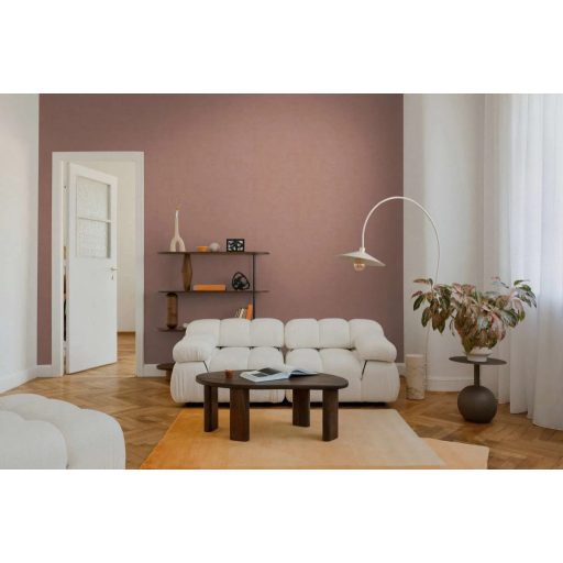 Antik pergamen vagy finoman koptatott mészkő? Mesteri mélységű beton minta meleg rózsarany tónus tapéta