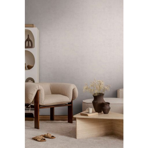 Antik pergamen vagy finoman koptatott mészkő? Mesteri mélységű beton minta szürke/mályvás-szürke tónus tapéta