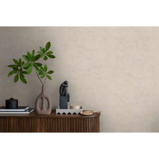 Antik pergamen vagy finoman koptatott mészkő? Mesteri mélységű beton minta füstös taupe és homokkő tónus tapéta