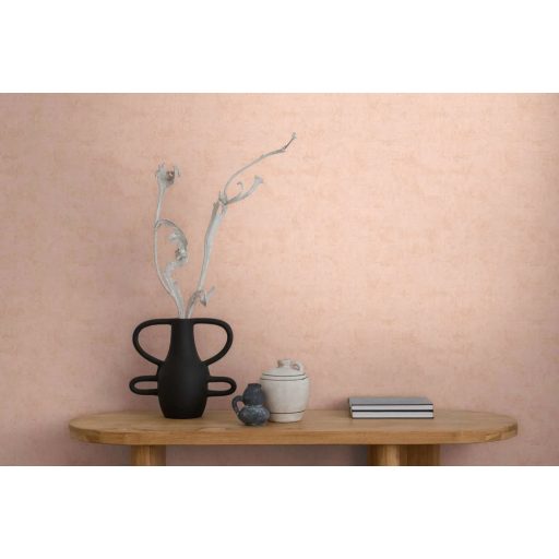 Antik pergamen vagy finoman koptatott mészkő? Mesteri mélységű beton minta érett púderes- barack tónus tapéta